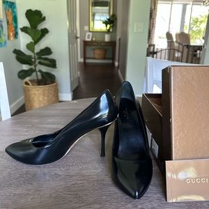 Authentic Gucci Black Leather Pumps size 38/7.5